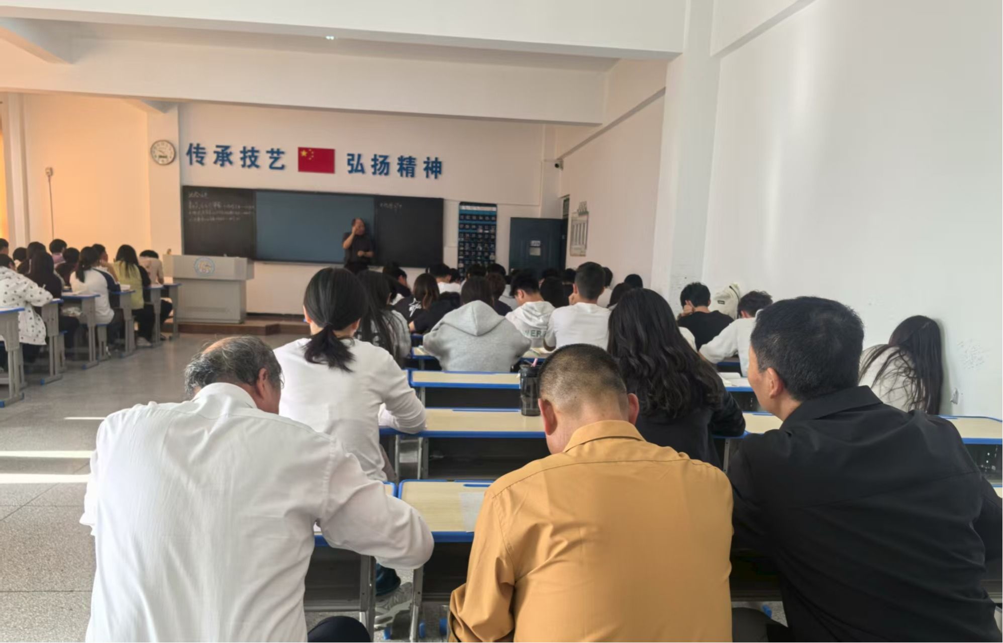 马克思主义学院举行“习近平新时代中国特色社会主义思想概论”2025年秋季学期第二次集体备课会